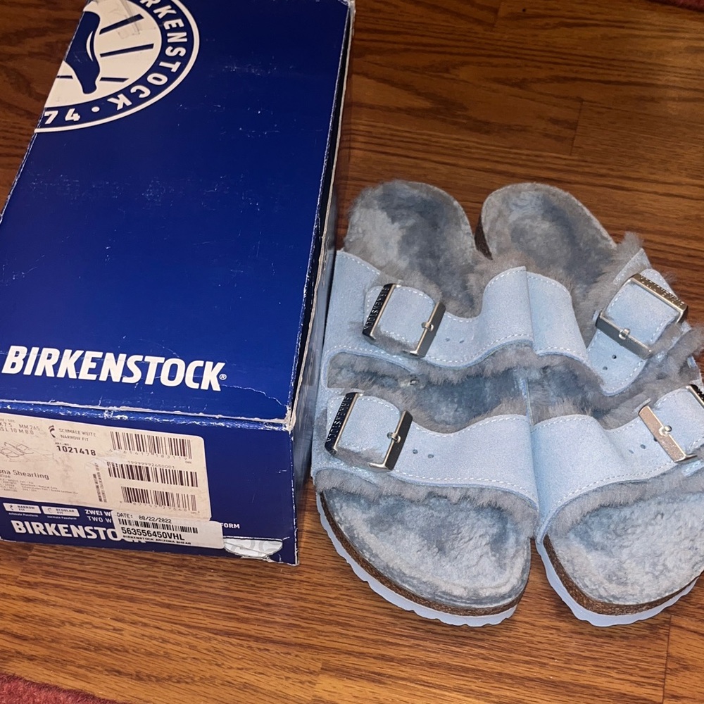 New with tags! Women’s Arizona Shearling / Narrow Fit. Size 41 (ladies 10 US)